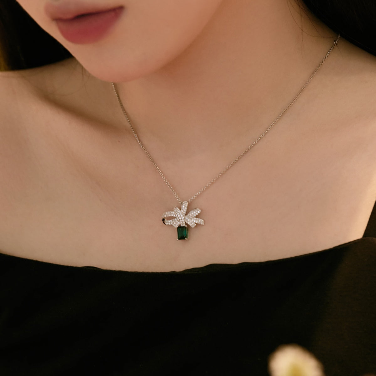 [Vivid Aurora]Luxurious Flower Shape Emerald Cut Necklace